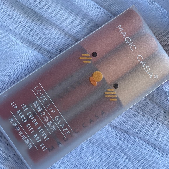 Lipstick - Picture 5 of 7